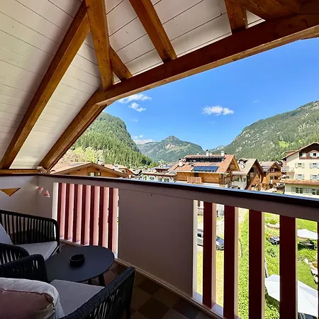 Cesa Planber Mountain View Ski-in Ski-out Canazei