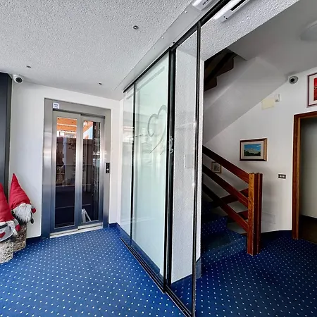 Cesa Planber Mountain View Ski-in Ski-out * Canazei