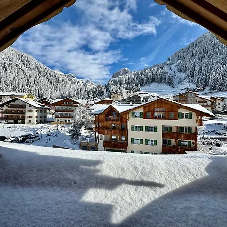 Cesa Planber Mountain View Ski-in Ski-out Canazei