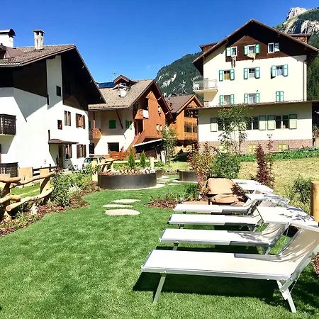 Cesa Planber Mountain View Ski-in Ski-out * Canazei