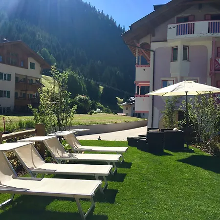 Cesa Planber Mountain View Ski-in Ski-out Canazei