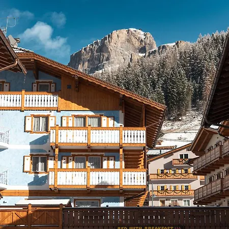Cesa Planber Mountain View Ski-in Ski-out Apartman Canazei