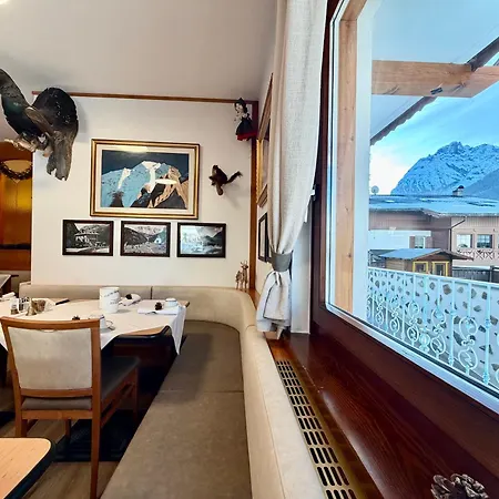 Daire Cesa Planber Mountain View Ski-in Ski-out Canazei