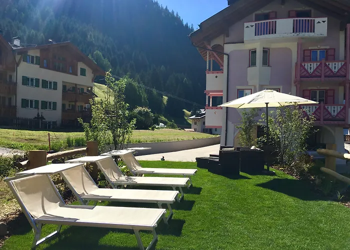 Cesa Planber Mountain View Ski-in Ski-out Canazei