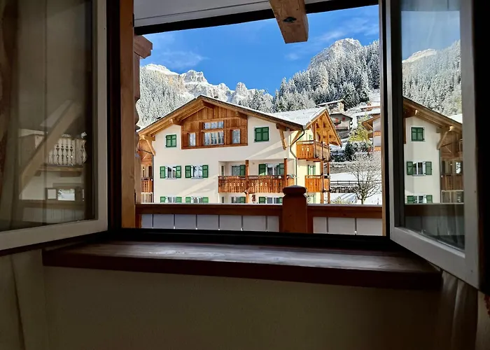 Lägenhet Cesa Planber Mountain View Ski-in Ski-out Canazei